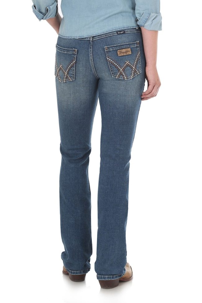 Wrangler Women's Retro Mid Rise Boot Cut Jean